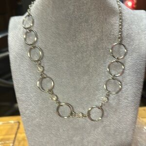 Very pretty silver necklace in excellent condition​​